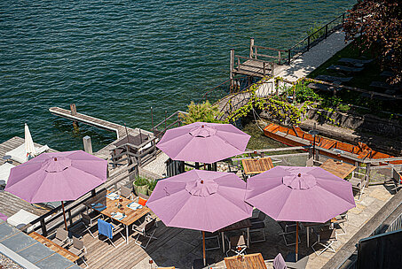 Schattige Terrasse direkt am See