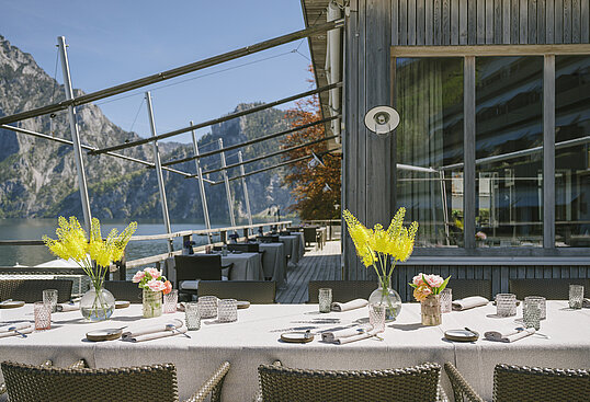 Erleben Sie herrliche Sommerabende auf der Terrasse unseres Restaurants Bootshaus!