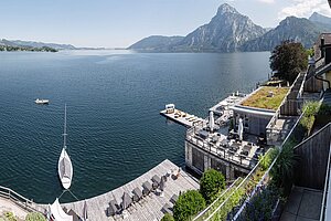 Ausblick von Balkon der Traunsee Suite