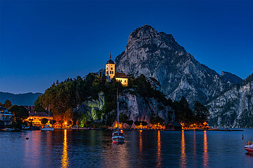 Abendaufnahme Traunkirchen und Johannesberg, (c) Brainpark Traunsee