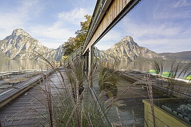 Spiegelung im Fenster der Panorama Sauna