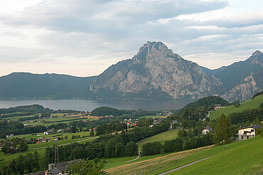 Blick auf den Traunsee und Traunstein | © Hochsteinalm