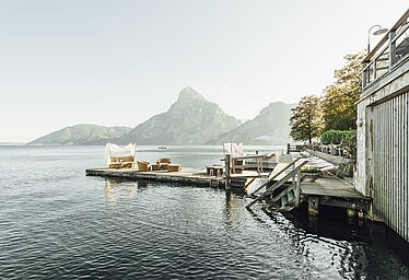 Bathing jetty with direct lake access