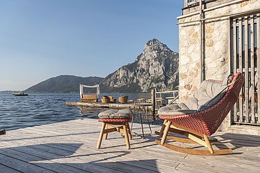 Schaukelstuhl mit Blick auf den Traunsee